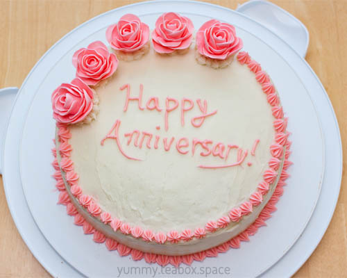 Anniversary cake with roses