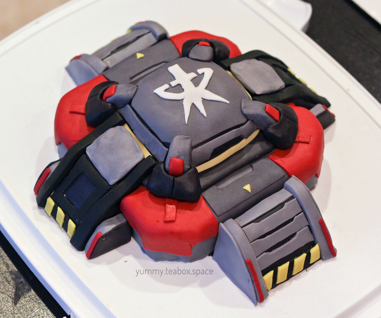 Cake that looks like the Terran Bunker from StarCraft 2