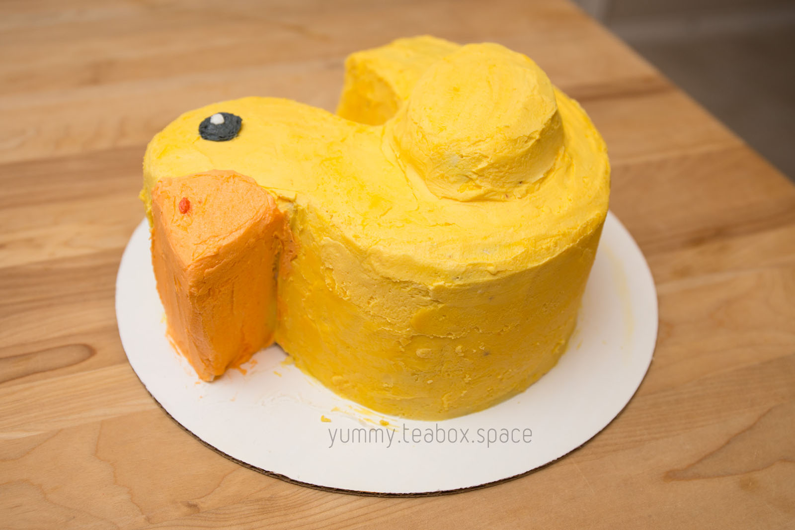 Cake that looks like a yellow duck with an orange beak